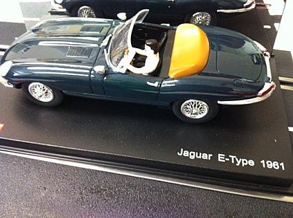 Carrera 20485 Jaguar E-Type w/lights, Exclusiv 1/24, Bargain Lot Item